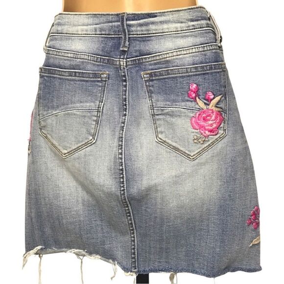 Driftwood Stef Embroidered Mini Denim Jean Raw Hem Skirt Size 24 - Picture 4 of 10